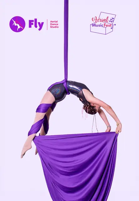 Alumna de Fly en una sesión de fotos de danza aérea